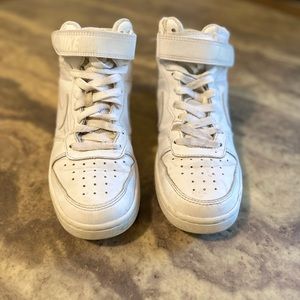 NIKE HIGH SHOES SIZE 5.5 ATHLETIC LEATHER SNEAKERS WHITE